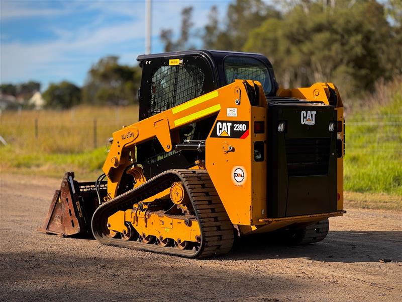 Photo 3. Caterpillar 239D positrack tracked skid steer loader