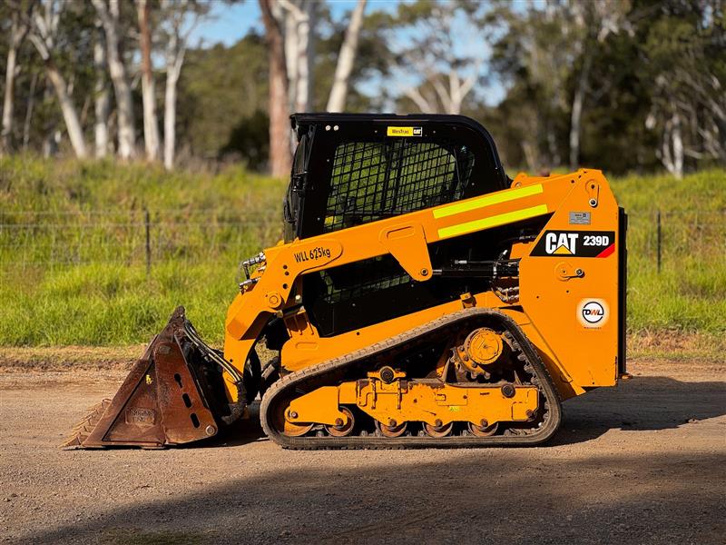 Photo 4. Caterpillar 239D positrack tracked skid steer loader