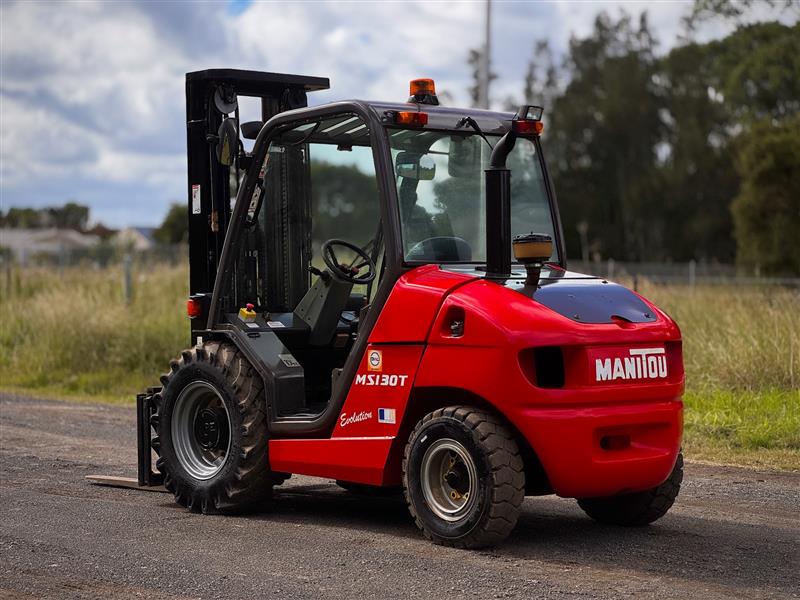 Photo 2. Manitou MSI30 3T all terrain forklift