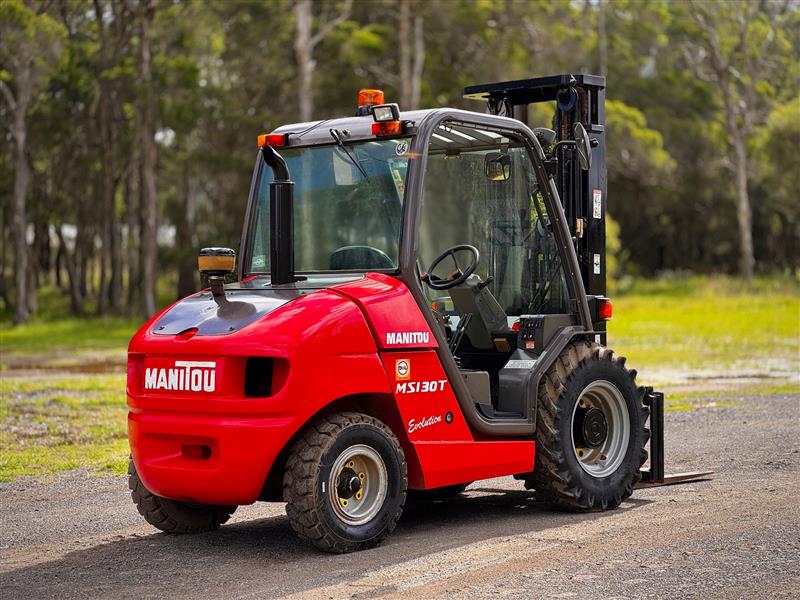 Photo 5. Manitou MSI30 3T all terrain forklift