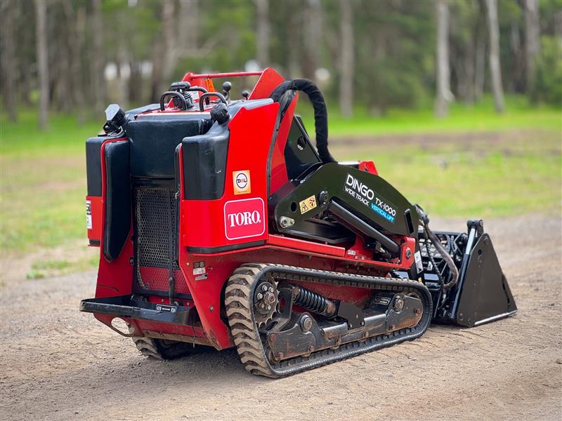 Photo 2. Toro TX1000 Vertical Lift loader