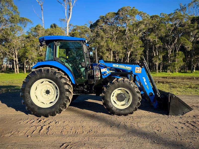 Photo 4. New Holland TD5.110 diesel 4x4 tractor