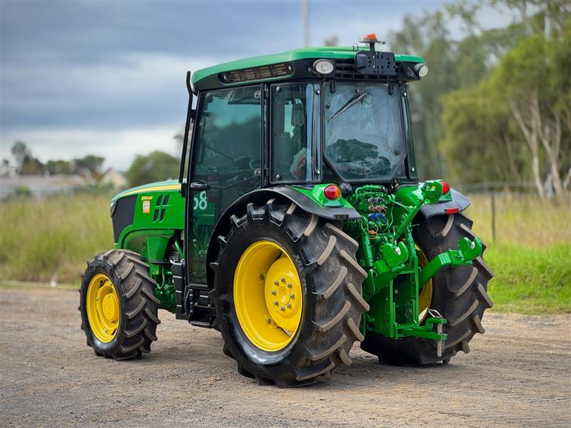 Photo 3. John Deere 5100GF 4wd a/c cabin tractor