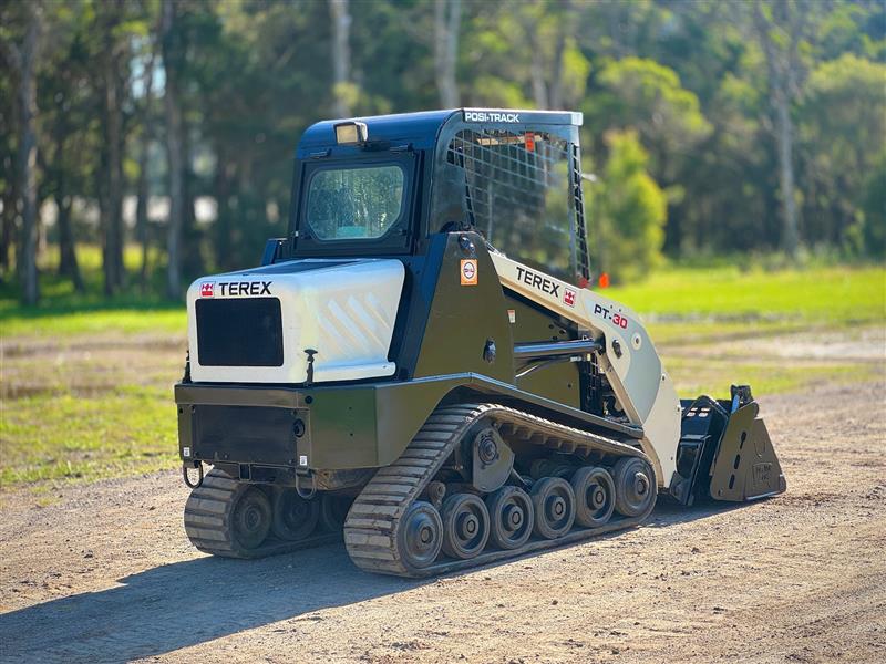 Photo 5. Terex PT30 tight access posi track skid steer loader