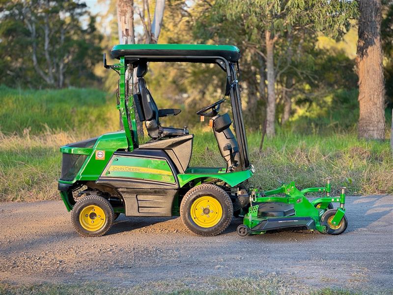 Photo 5. John Deere 1570 72 4wd out front ride on diesel lawn mower