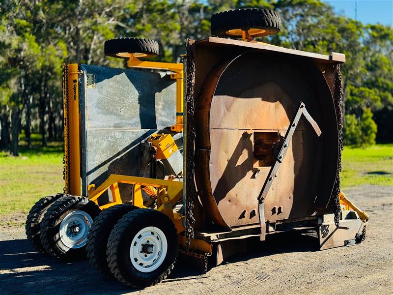 Photo 2. Superior VEE21 21ft wide area folding wing slasher