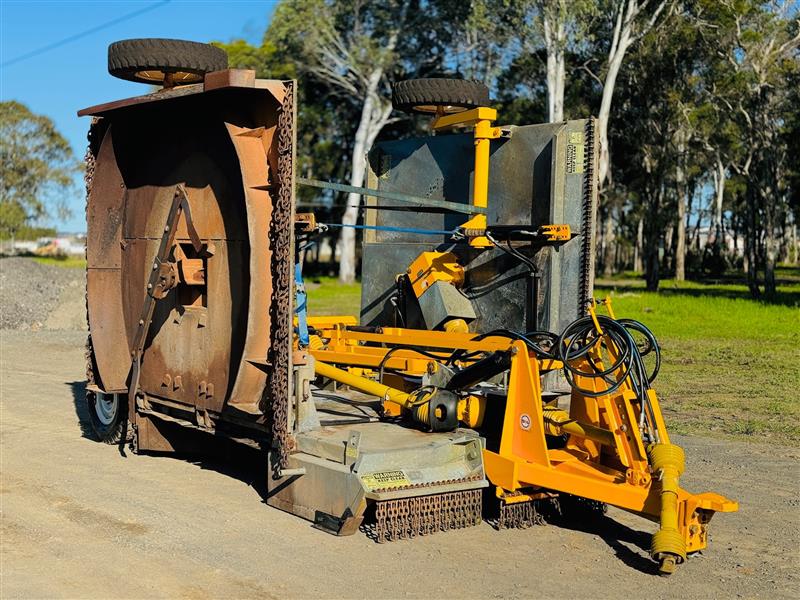 Photo 3. Superior VEE21 21ft wide area folding wing slasher