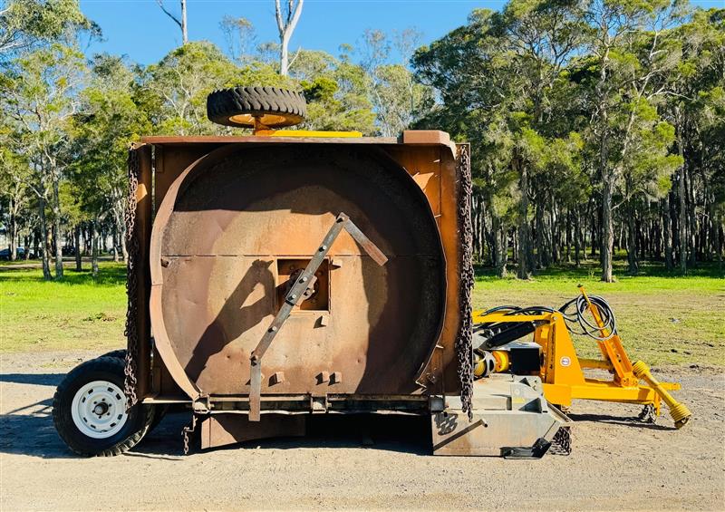 Photo 4. Superior VEE21 21ft wide area folding wing slasher