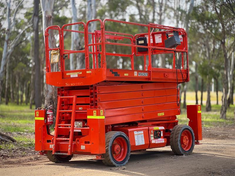 Photo 3. JLG M4069 Electric Scissor lift elevated work platform
