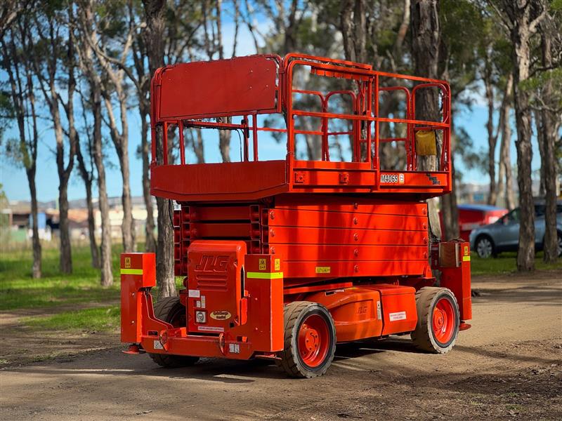 Photo 4. JLG M4069 Electric Scissor lift elevated work platform