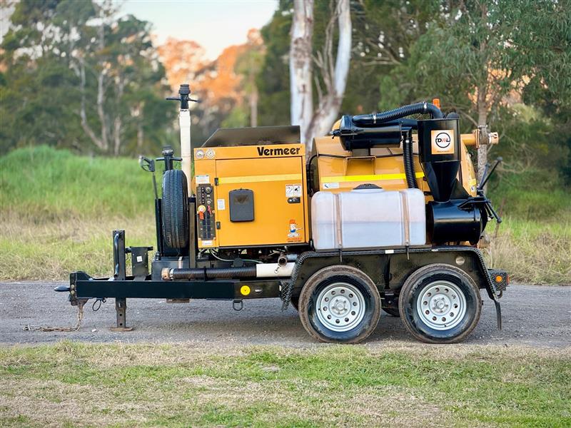 Photo 3. Vermeer VX30-250 trailer mounted hydro water vaccum
