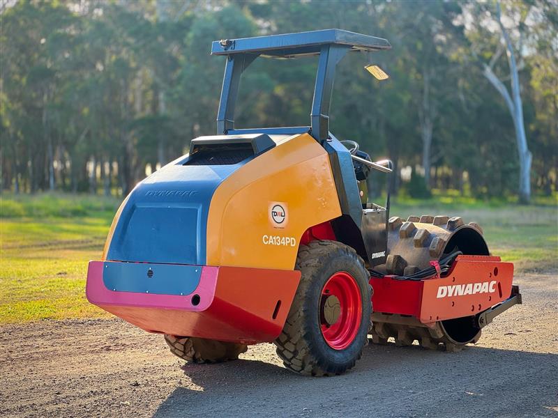 Photo 3. Dynapac CA134 5T articulated pad foot roller