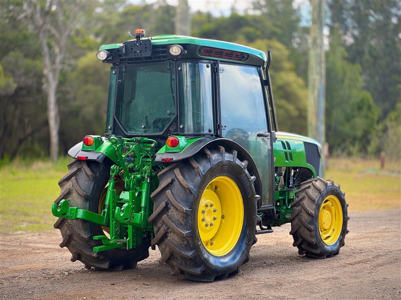 Photo 3. John Deere 5100GF 4x4 a/c cabin tractor