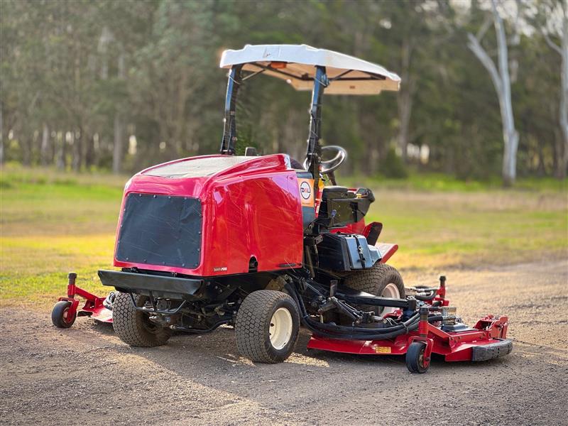 Photo 3. Toro Groundsmaster 4000D diesel ride on lawn mower