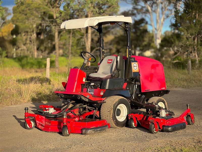 Photo 4. Toro Groundsmaster 4000D diesel ride on lawn mower