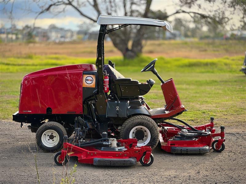 Photo 5. Toro Groundsmaster 4000D diesel ride on lawn mower