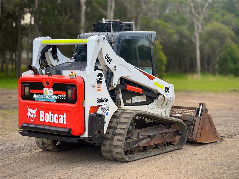 Photo 2. Bobcat T595 skid steer loader