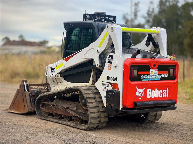 Photo 5. Bobcat T595 skid steer loader