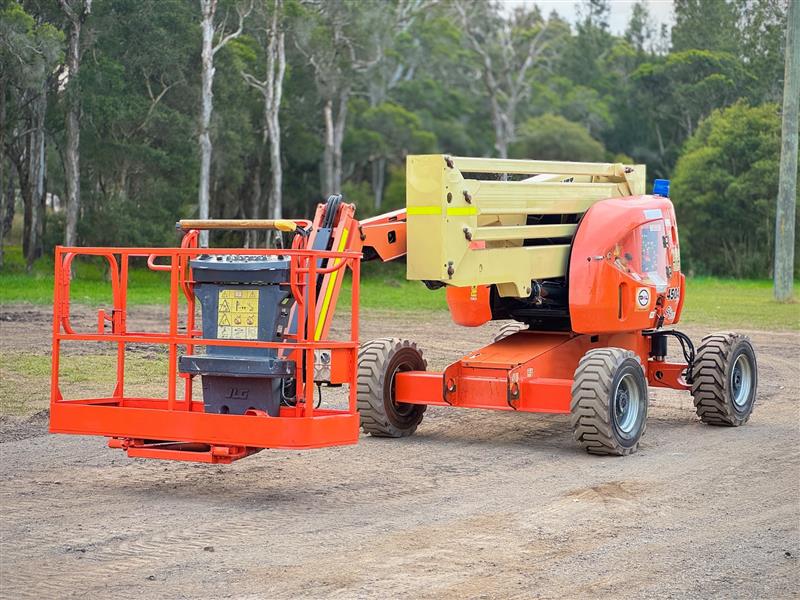 Photo 2. JLG 450AJ 45ft 13.7M knuckle boom scissor lift elevated work platform