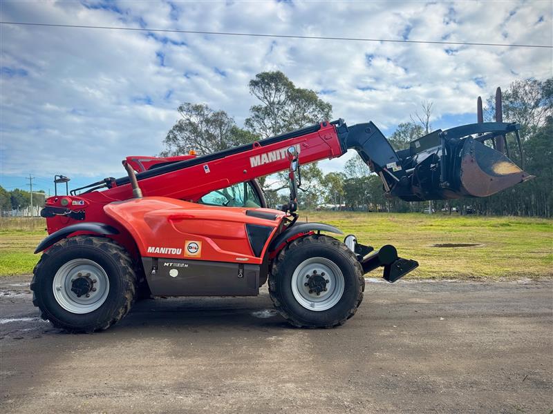 Photo 3. Manitou MT1135 3.5T 11M telescopic handler