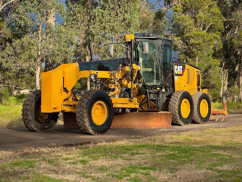 Photo 3. Caterpillar 120M VHP plus articulated grader