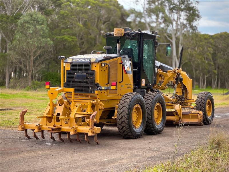Photo 4. Caterpillar 120M VHP plus articulated grader