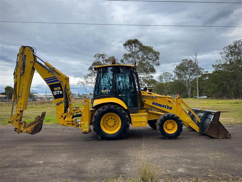 Photo 3. Komatsu WB97R platinum edition backhoe loader