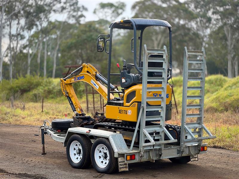 Photo 3. XCMG XC17U 1.7T rubber tracked excavator