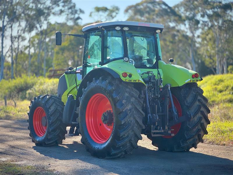 Photo 2. Claas Axion 840 4wd tractor