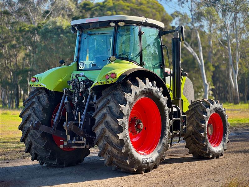 Photo 3. Claas Axion 840 4wd tractor
