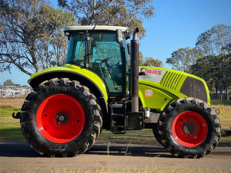 Photo 4. Claas Axion 840 4wd tractor
