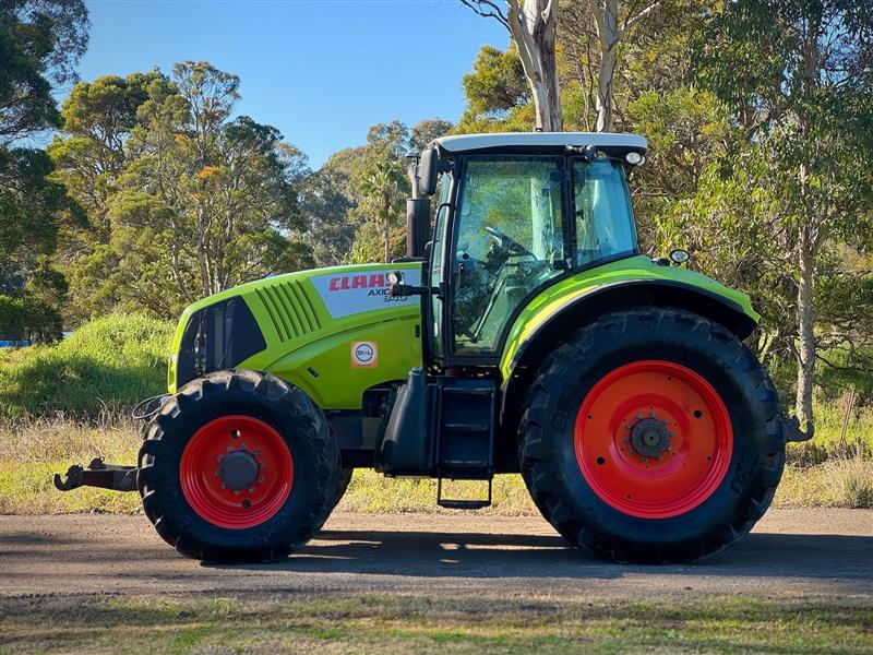 Photo 5. Claas Axion 840 4wd tractor