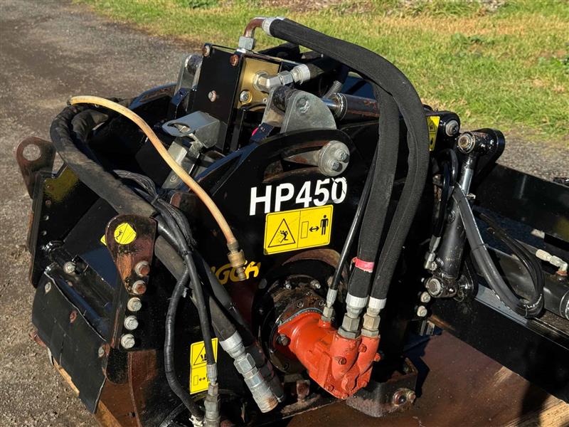 Photo 3. Digga HP450 road profiler cold planer