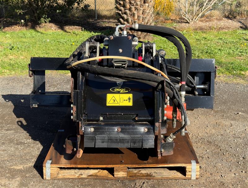 Photo 4. Digga HP450 road profiler cold planer