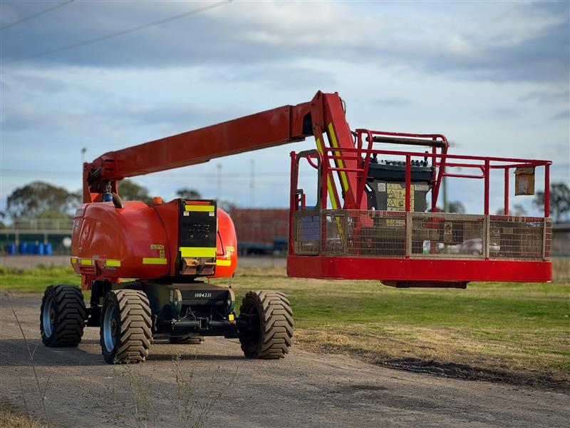 Photo 2. JLG 800AJ 80ft all terrain boom scissor lift elevated work platform