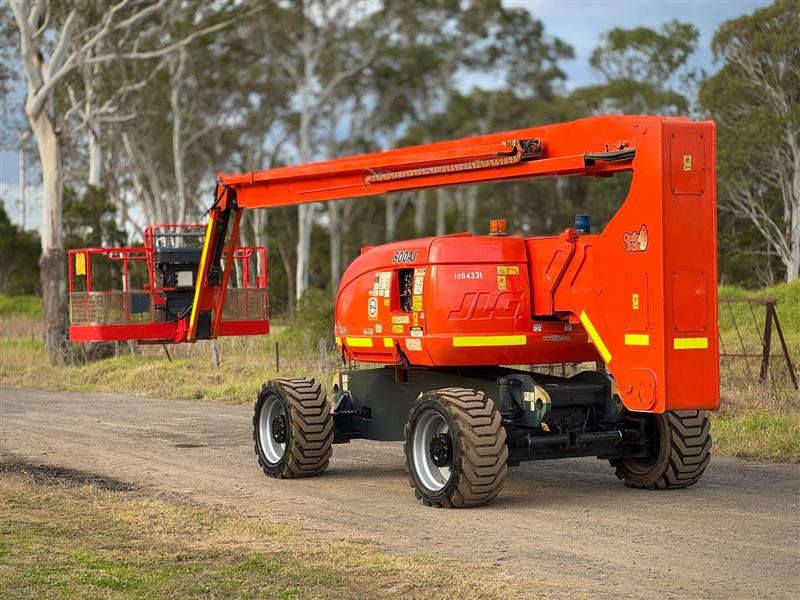 Photo 3. JLG 800AJ 80ft all terrain boom scissor lift elevated work platform