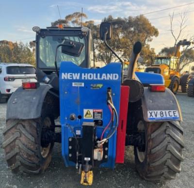 Photo 4. New Holland LM742 telehandler
