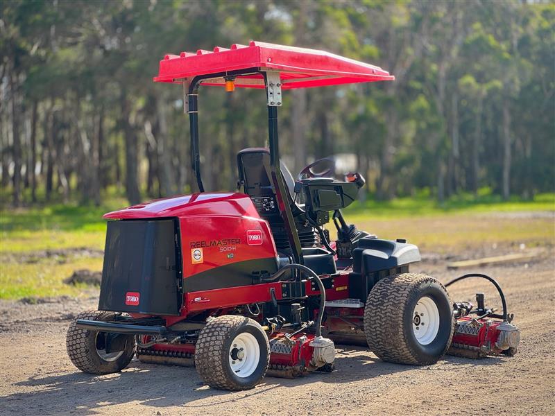 Photo 2. Toro Reelmaster 5010-H cross trax hybrid AWD reel commercial diesel mower