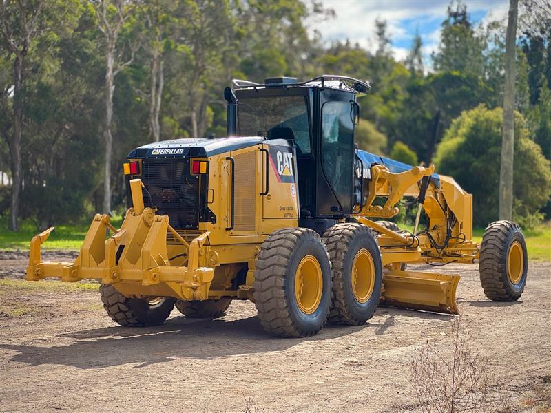 Photo 2. Caterpillar 140M AWD VHP 14ft articulated motor street grader