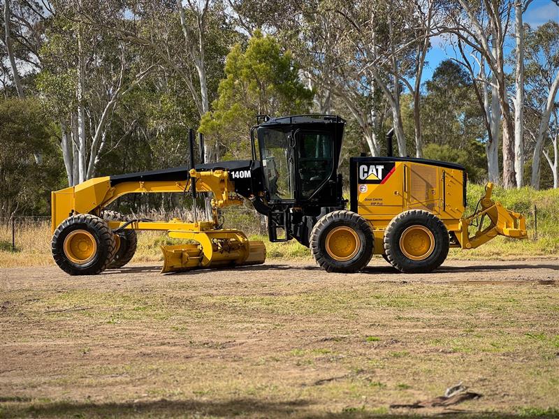 Photo 5. Caterpillar 140M AWD VHP 14ft articulated motor street grader