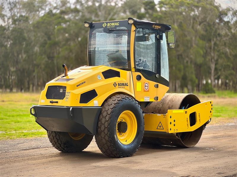 Photo 3. Bomag BW177 D-5 6.7T single drum articulated roller