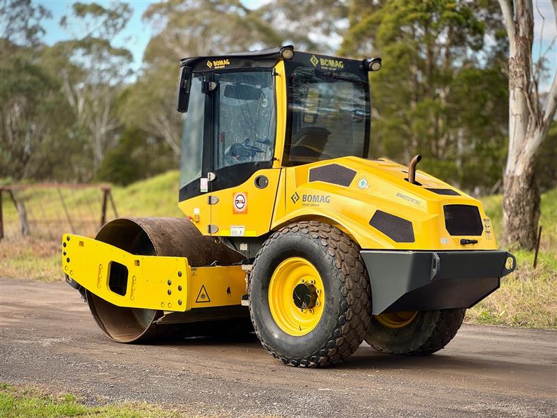 Photo 4. Bomag BW177 D-5 6.7T single drum articulated roller