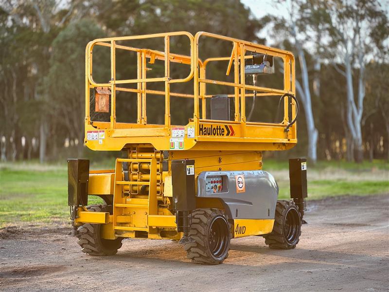 Photo 2. Haulotte Compact 12DX diesel scissors lift