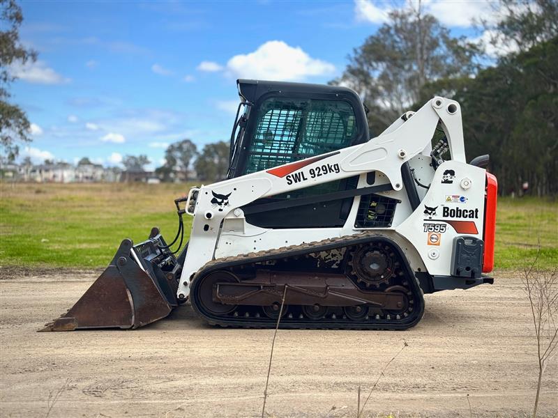 Photo 2. Bobcat T595 skid steer loader