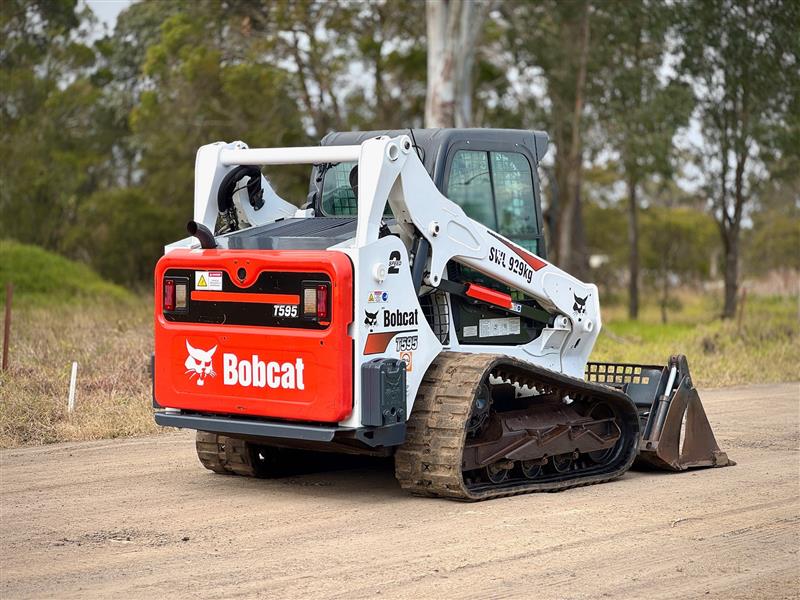 Photo 3. Bobcat T595 skid steer loader