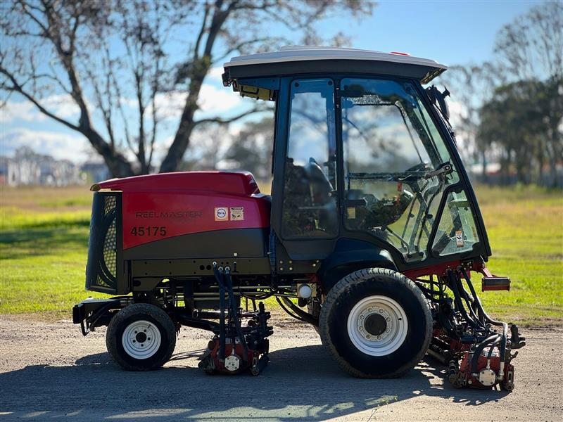 Photo 3. Toro Reelmaster 7000D ride on fairway clinder golf course lawn mower