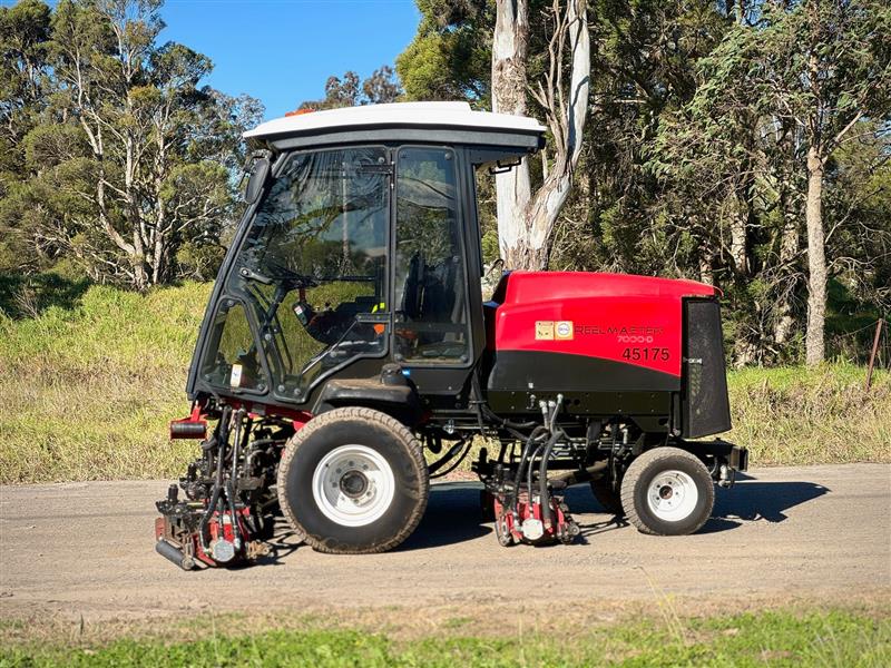 Photo 5. Toro Reelmaster 7000D ride on fairway clinder golf course lawn mower