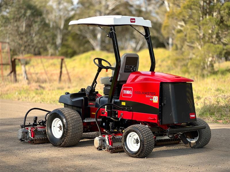 Photo 3. Toro Reelmaster 5010-H cross trax hydrid AWD reel fairway mower