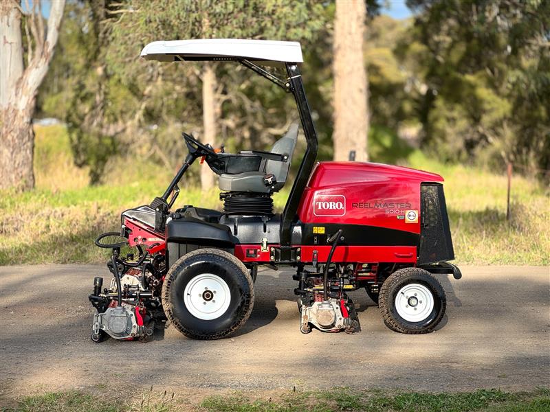 Photo 4. Toro Reelmaster 5010-H cross trax hydrid AWD reel fairway mower