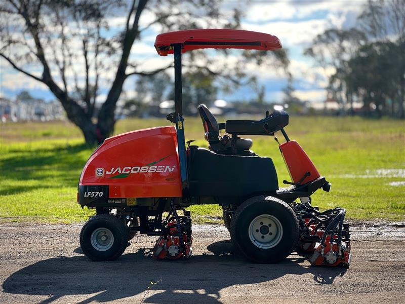 Photo 2. Jacobsen LF570 ride on fairway mower
